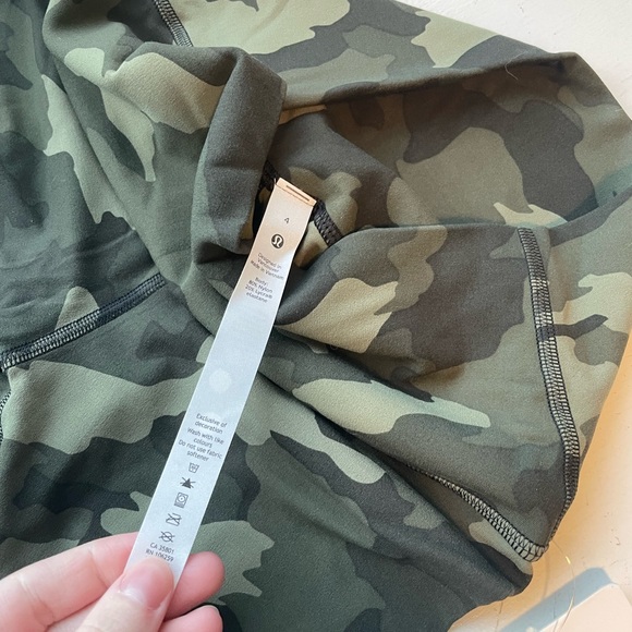 camo align pant 25” - Picture 3 of 3